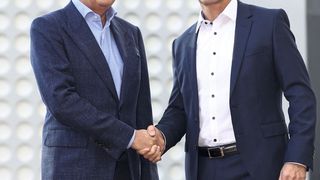 Gerhard Luftensteiner (l.), CEO von Keba, und Hartmut Braun, Geschäftsführer von LTI Motion, haben in Nürnberg die Übernahme bekannt gegeben. (Keba / LTI Motion)