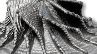 Linde und Gefertec untersuchen dien Einfluss von Prozessgas und Sauerstoff auf den Bauprozess mit Titan in der Additiven Fertigung. Im Bild zu sehen ist ein endkonturnaher Rohling nach dem 3D-Druck, vor der Nachbearbeitung. (Gefertec)