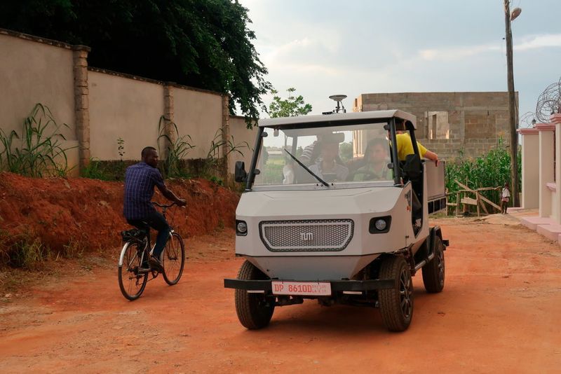 Die TU München hat ein Elektroauto für Afrika entwickelt. In Ghana wurde der erste Prototyp aCar unter realen Bedingungen getestet.  (TUM)