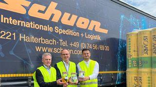 Freuen sich über den Start der HVO-Transporte (von links): Hartwin Bisinger, Leitung Key Account Management bei Wahr, Andres Lohmann, Leiter Einkauf Logistik bei Saint-Gobain, und Marc Bohnert, Leitung Spedition und Vertrieb bei Schuon ... (Bild: Schuon)