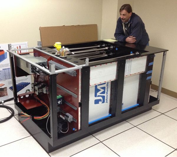 Abbildung 8: Das 3M-Immersionsbad des SGI-Servers umspült alle Server-Komponenten. (Bild: 3M/SGI)