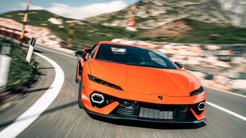 Zur Gesamt-Performance steuert der Biturbo-V8 588 kW/800 PS bei. (Bild: Lamborghini)