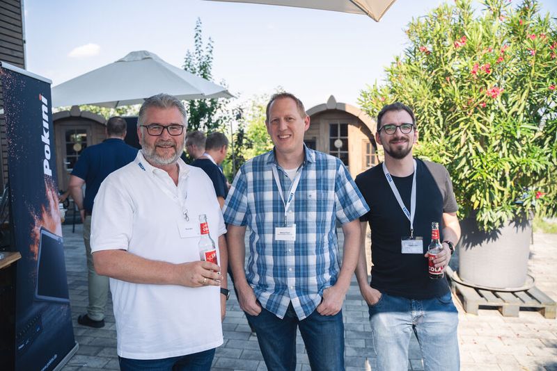 Rene (l.) und Sebastian Bilk (r., Systemhaus Bilk IT-Service) und Markus Faust (Herbert & Markus Faust oHG)  (Bild: Extra Computer)