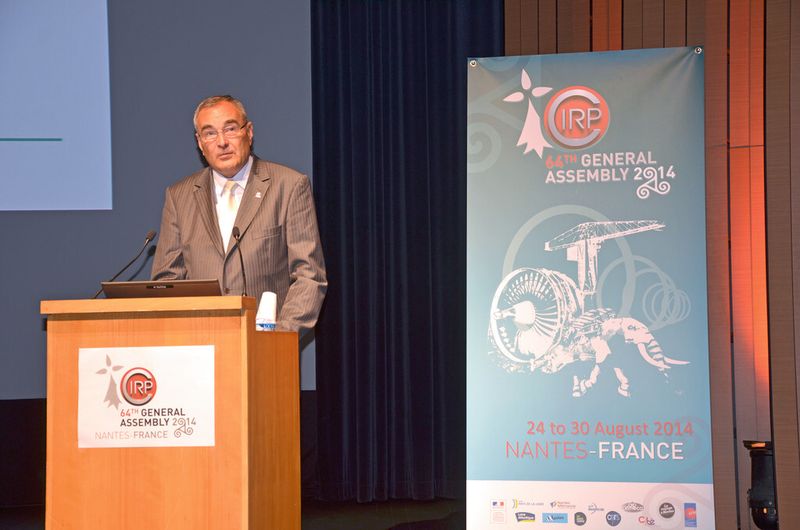 CIRP-Präsident Prof. Monostori eröffnet das 64. Treffen der Produktionstechnik-Forscher in Nantes, Frankreich. (Jablonski)