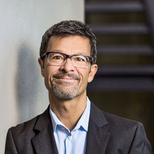 Helmut Schmid ist erster Vorsitzender des Verbandes. Er hat bis Juli 2020 die deutsche Niederlassung des Cobot-Hersteller Universal Robots aufgebaut und die Region West- und Nordeuropa geleitet. (Bild:  UR)