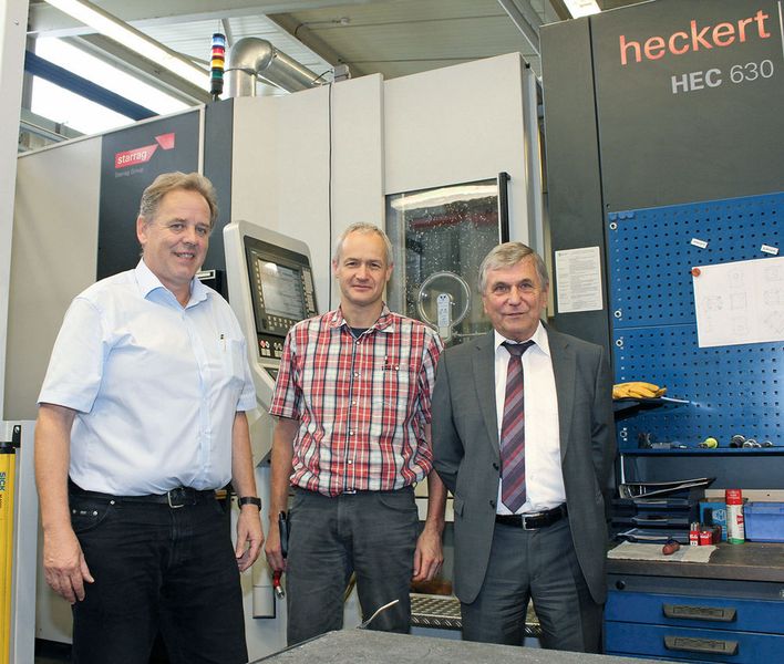 Produktionsleiter Uwe Schröter (v. l. n. r.) und Arbeitsvorbereiter Andreas Marterer von CVS freuen sich mit Heckert-Vertreter Harald Ihrig von BDL System-Technik über das gelungene gemeinsame Projekt. (Heckert)
