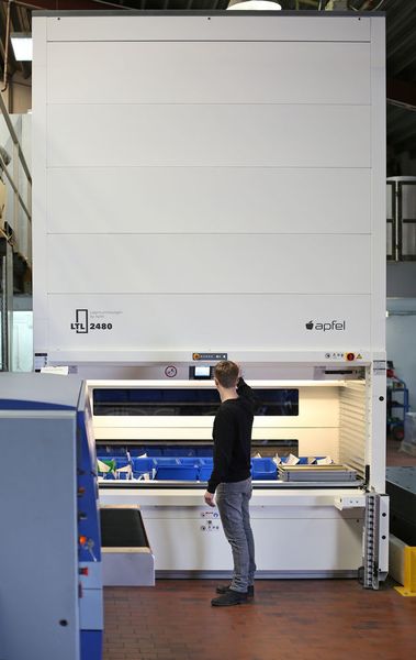 Hoch hinaus: Der modular aufgebaute Lagerturm LTL ist in 500-mm-Schritten von
2,5 bis 12 m lieferbar. Größter Vorteil: der LTL kann in allen Ausführungen kurzfristig
geliefert werden. (Bild: Apfel)