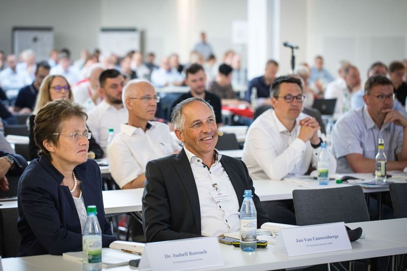 Steckverbinderkongress 2023 Tag 2: Kongress mit Trendthemen von PCF über DC-Steckverbinder, Hybridsteckverbinder, Qualifizierung, Single Pair Ethernet, Hands-on Workshops bis zu 3D-Druck und Konfektionierung. (Bild: Stefan Bausewein)