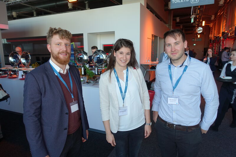 Security-Expertin Lisa Unkelhäußer (IBM) mit Felix Hermann und Johannes Minsinger (l., DATAKOM) (Bild: IT-BUSINESS)