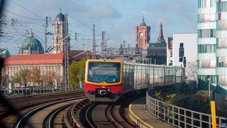 Seit dem Ausbruch der Corona-Pandemie hat der Verkehrsverbund Berlin-Brandenburg einen Rückgang von rund einem Drittel bei den Fahrgastzahlen hinnehmen müssen. (Bild: Deutsche Bahn AG / Volker Emersleben)