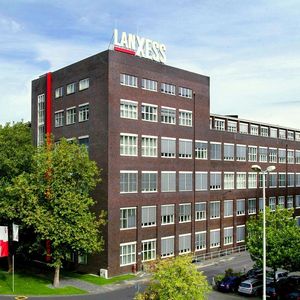Saltigo, ein hundertprozentiges Tochterunternehmen des Spezialchemie-Konzerns Lanxess, zieht um: Ab September dieses Jahres wird der Feinchemie-Spezialist seine Unternehmenszentrale von Langenfeld nach Leverkusen verlegen und seine weltweiten Geschäfte künftig vom Gebäude K 10 aus steuern.