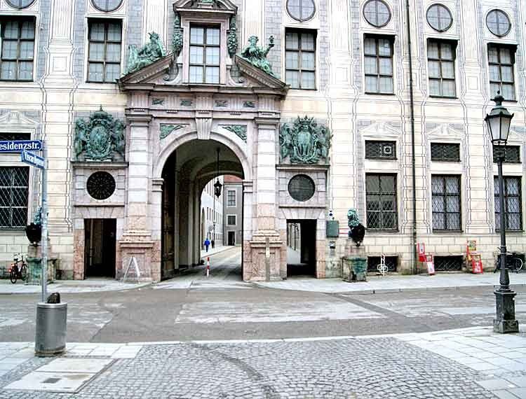 Angemessener Rahmen: Für den Kongress lud die Bayerische Staatsregierung in die Räume der Münchner Residenz (Foto: mk)