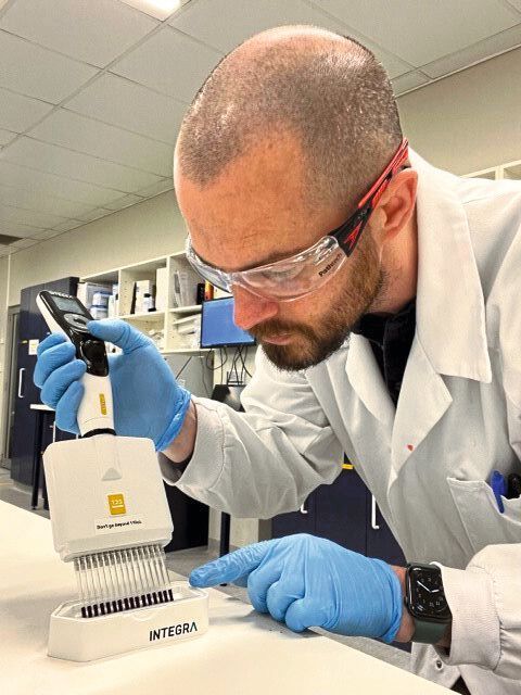 Elektronische Pipettierlösungen von Integra Biosciences unterstützen Forscher von Pharmaxis bei der Optimierung der Arzneimittelforschung.(Bild:  mit freundlicher Genehmigung von Pharmaxis Ltd)