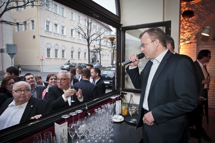 Florian Fischer (Vogel Business Media) übernahm die Begrüßung der Gäste. (Foto: Bausewein)