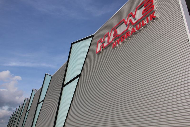 Beim neuen Werk hat Hawe Hydraulik Wert auf ansprechende Architektur gelegt. (Bild: Itasse)