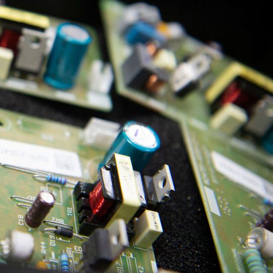 Bild 1: Die Auswahl der Bauteile hat im PCB-Entwurf große Bedeutung, denn kommt es zu Versorgungsproblemen, dann ist ein Re-Design unvermeidbar, sofern es keine Secoond Source gibt. Bild 1: Die Auswahl der Bauteile hat im PCB-Entwurf große Bedeutung, denn kommt es zu Versorgungsproblemen, dann ist ein Re-Design unvermeidbar, sofern es keine Secoond Source gibt.