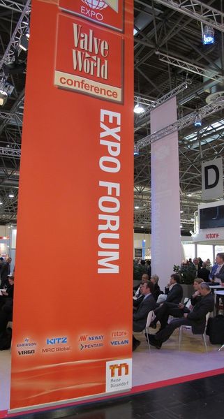 Auch im Expo Forum mitten in der Halle konnten sich Messebesucher... (Bild: Ernhofer / PROCESS)