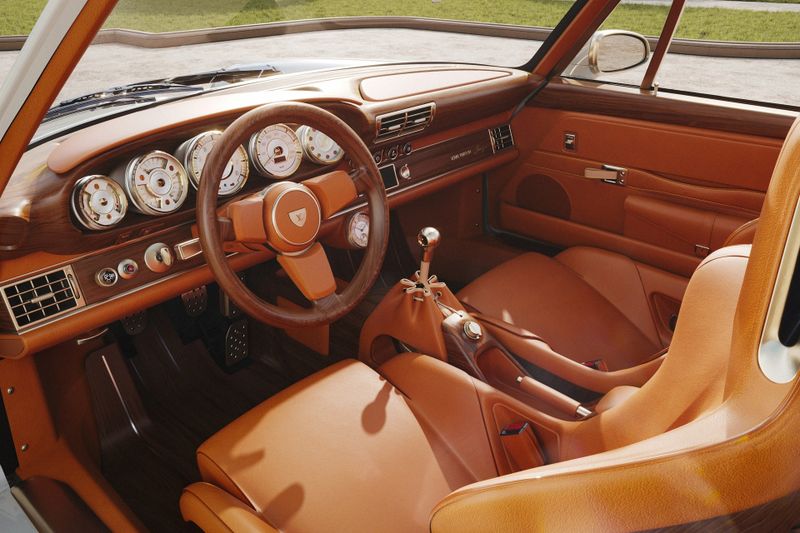 In the cabriolet, a Louis Vuitton inscription adorns the dashboard. (Source: Singer)