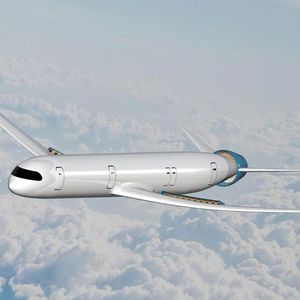 Das siegreiche Team der TU München kreierte mit dem ,E-Ray‘ ein Flugzeug mit einem konsequent integrierten turboelektrischen Antrieb. Die Untersuchungen der Studierenden hinsichtlich der technischen und ökonomischen Machbarkeit machen den ,E-Ray‘ zu einem ernstzunehmenden Konzept der zukünftigen Luftfahrt.