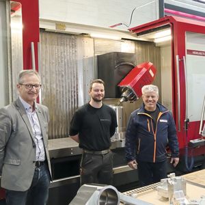 De g. à d. : Jean-Philippe Laville, responsable des ventes pour la Suisse romande chez Newemag de Tolus Group, Simon Fleury, chef d’atelier et Pascal Domont, directeur de Domont Mécanique SA.(Source :  MSM)