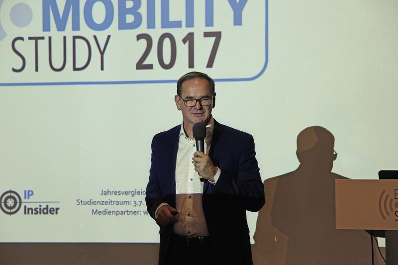 Werner Nieberle, Geschäftsführer Vogel IT-Medien, stellte die Ergebnisse der ENTERPRISE MOBILITY STUDY 2017 vor. (Vogel IT-Akademie)