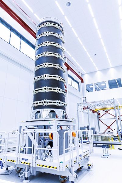 Dispenseur pour les satellites OneWeb. (Source : Peter Nilsson, Ateljé Marie Fotostudio AB)