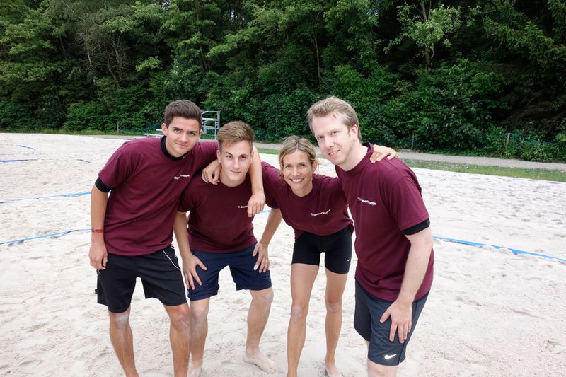 Die Trümmertruppe, Fujitsu Channel Development, war aber ganz sanft unterwegs (v. l.) Gabriel Kasper, Sven Langhals, Doris Brandl-Janker und Marco Simoneit. (Bild: IT-BUSINESS)