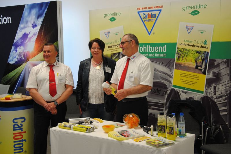Bei den Carlofon Greenline-Produkten wird kontinuierlich die Rezeptur überprüft, um umweltbelastende Stoffe durch umweltschonendere Stoffe zu ersetzen.  (Schreiner/»kfz-betrieb«)