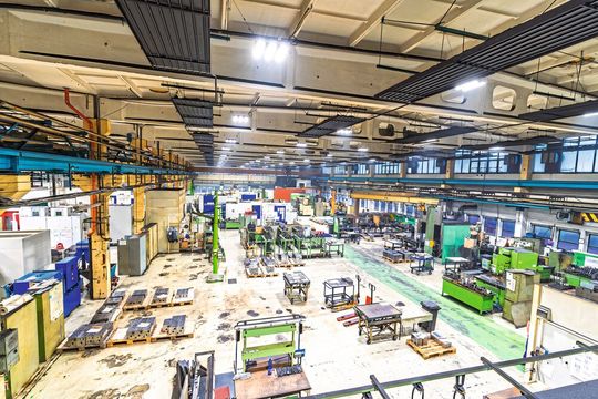 In der Industrie spielt Licht ebenfalls eine entscheidende Rolle. Geht es um Präzisioon, sind höhere Beleuchtungsstärken gefragt. (Bild:  Mario Dirks)