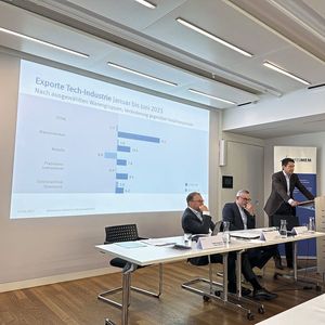 C'est au siège de  Swissmem à Zurich, le 29 août dernier que Stefan Brupbacher, directeur de Swissmem et Martin Hirzel, président de Swissmem faisaient un point presse sur la situation économique de l'industrie tech.(Source :  MSM)