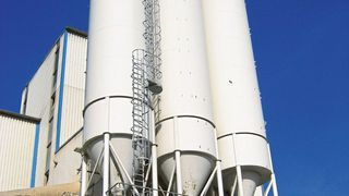 Ein typischer Anwendungsfall für die DMS-Sensoren sind Silos, die auf Rohstützen stehen. (Bild: Hense Messtechnik)