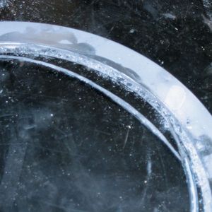 Contaminated dynamic sealing element