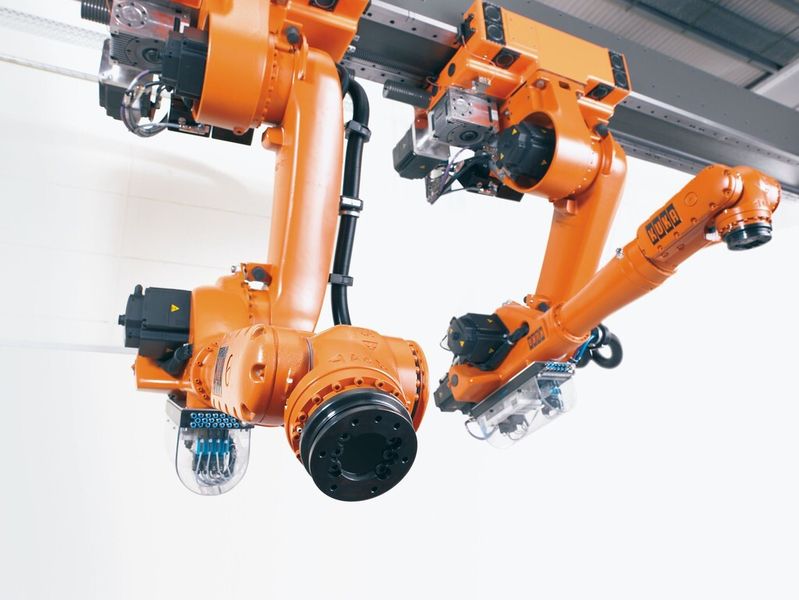 Knickarmroboter von Kuka: Der Jet automatisiert die Maschinenbedienung und das Handling an Produktionslinien. (Bild: Kuka)