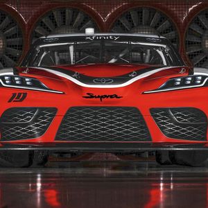 Für die Neuauflage hat Toyota mit seinen Tochterunternehmen Toyota Racing Development (TRD) und Calty Design Research intensiv am Rennwagen gefeilt. Beide Firmen verfügen über umfangreiche NASCAR-Erfahrung.(Bild:  Michael L. Levitt/Toyota)