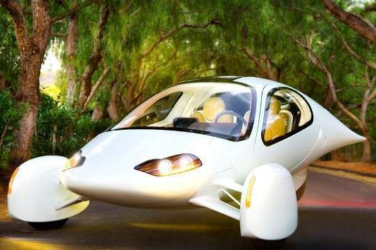 Der aus Kalifornien stammende Aptera nimmt aerodynamische Anleihen beim Flugzeugbau. Die strömungsgünstige Form soll für eine hohe Reichweite sorgen. (Archiv: Vogel Business Media)