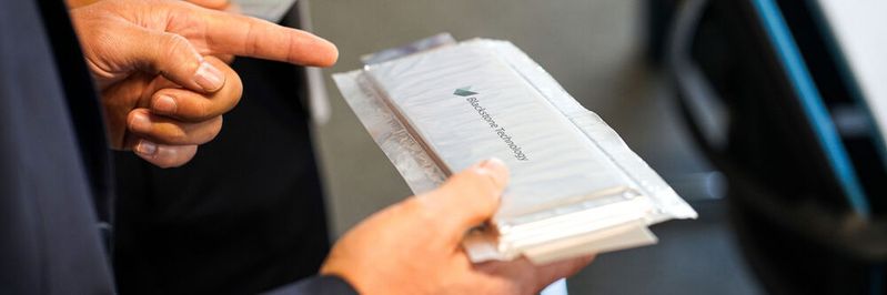 Im sächsichen Döbeln fertigt Blackstone Technology solche Batteriezellen per 3D-Druck. Dadurch sind sie leistungsfähiger und ihre Herstellung günstiger.(Bild:  Blackstone Resources AG)