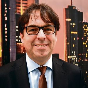 Hartmut Rauen: „Das Thema Plattformökonomie gehört zwingend auf Vorstands- und Geschäftsführungsebene verankert. Unternehmen müssen sich für die Plattformökonomie eine klare Strategie erarbeiten.“