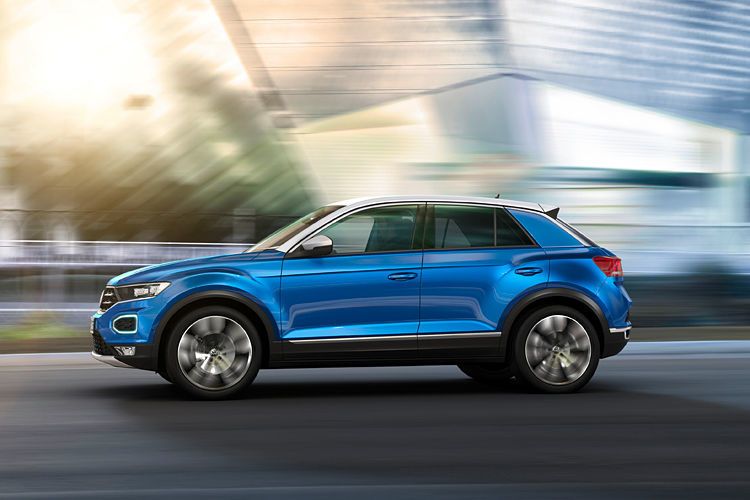 Die oberhalb der Seitenfenster verlaufende Kontrastleiste, die hinten bis zum Ansatz der C-Säule abfällt, ist inzwischen auch bei Konkurrenzmodellen wie dem Jeep Compass aufgetaucht. (VW)