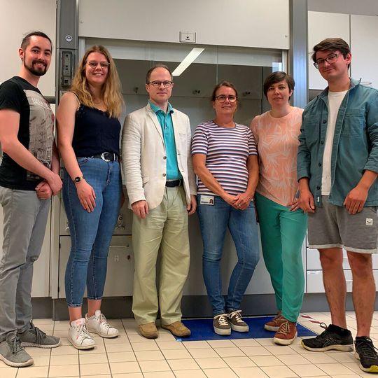Das Team des Forschungsprojekts ReKath (v. l. n r.): Marcel Heck, Lisa-Marie Schnieder, Prof. Dr. Stephan Appel, Anja Stutz, Claudia Schöberl, Kimon Schmidt Das Team des Forschungsprojekts ReKath (v. l. n r.): Marcel Heck, Lisa-Marie Schnieder, Prof. Dr. Stephan Appel, Anja Stutz, Claudia Schöberl, Kimon Schmidt