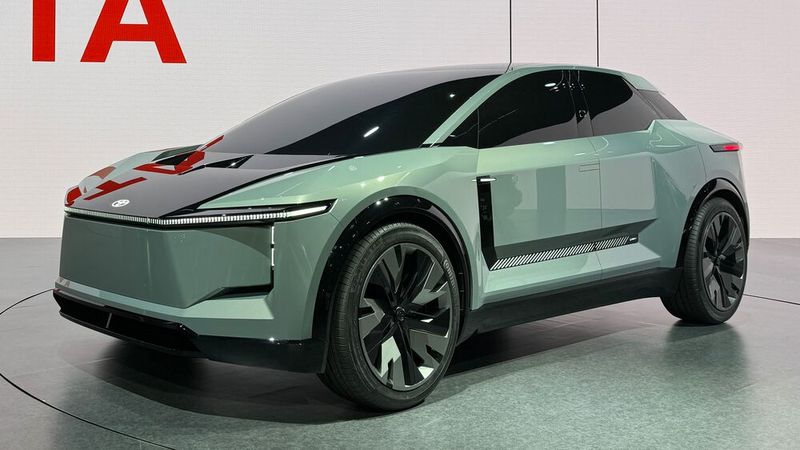 Die Japan Mobility Show in Tokio zeigt besonders viele Studen. Bei Toyota steht unter anderem der vergleichsweise konventionelle Geländewagen FT-3E im Format des RAV-4 im Rampenlicht. (Bild: sp-x/Benjamin Bessinger)