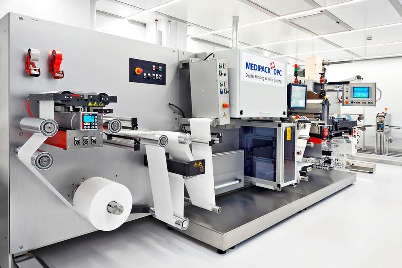 Medipacks Digitaldrucker-Einheit etwa, arbeitet jetzt in einem Reinraum des Typs Cleancell 4.0 der Klasse ISO 8, der von den Spezialisten von Schilling Engineering konzipiert wurde.  (Medipack)