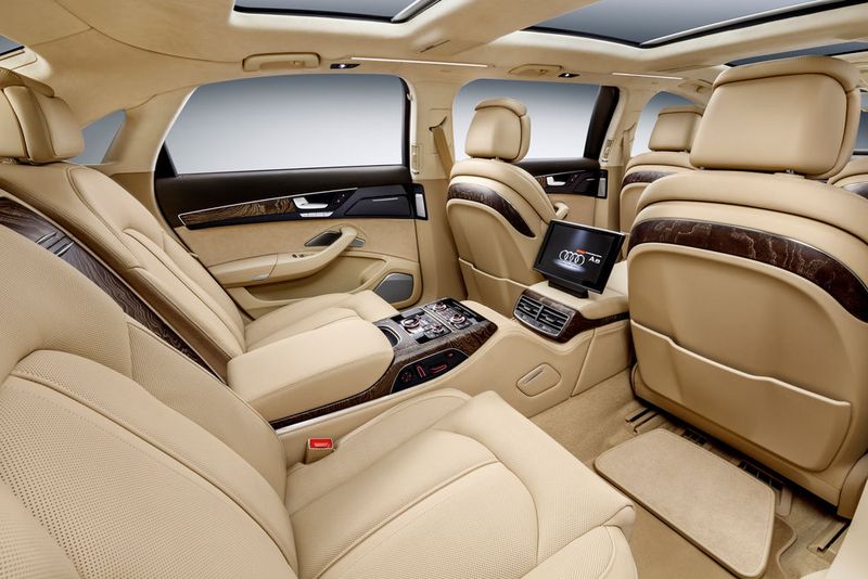 Im Innern der XXL-Limousine sitzen alle Fahrgäste in Fahrtrichtung. (Foto: Audi)
