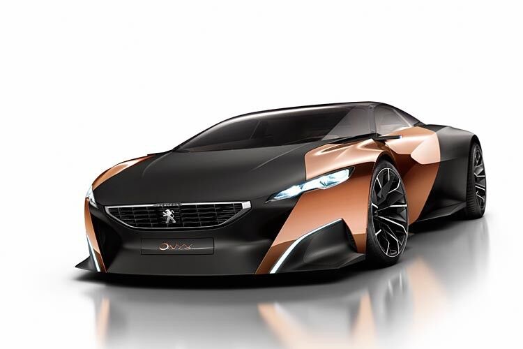 „Die Silhouette des Onyx ist elegant und sinnlich gestaltet, doch sie ist auch dynamisch und technologisch ausgefeilt“,  sagt Sandeep Bhambra, Außendesiger des Onyx, über das Fahrzeug. (Peugeot)