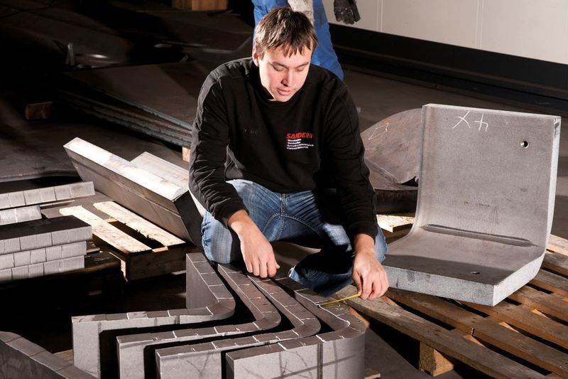 Fertigung von 70 mm dicken Winkeln für den Schwermaschinenbau bei der Sandern Gruppe in Geeste. Bild: Sandern Gruppe (Archiv: Vogel Business Media)