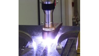 Der Infocus-Brenner von Kjellberg Finsterwalde, generiert einen äußerst konzentrierten, stabilen und leistungsstarken Lichtbogen. Dieser ermöglicht die Vervielfachung der Schweißgeschwindigkeit, wie es heißt. (Bild: Kjellberg)