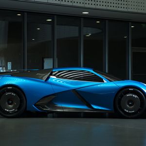 Mit 1.500 Kilowatt Leistung schafft er es in zwei Sekunden aus dem Stand auf 100 Kilometer pro Stunde. Immerhin: 520 Kilometer sollen in den Akkus drin sein.(Bild:  Automobili Estrema)