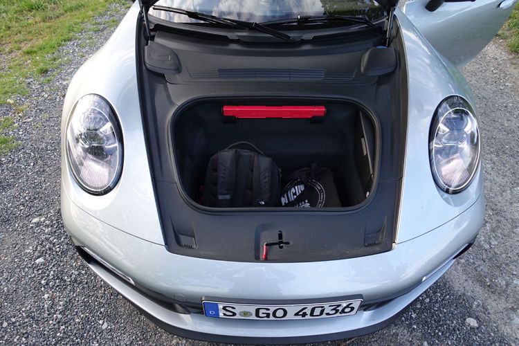 Der „Kofferraum“ fasst 135 Liter.  (Schreiner/»kfz-betrieb«)