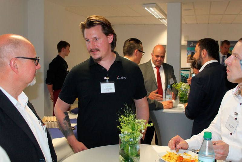 Zwischen den Vorträgen und Workshops blieb für die Teilnehmer Zeit, um sich mit den Experten und Ausstellern vor Ort auszutauschen. (V. Siegl/konstruktionspraxis)