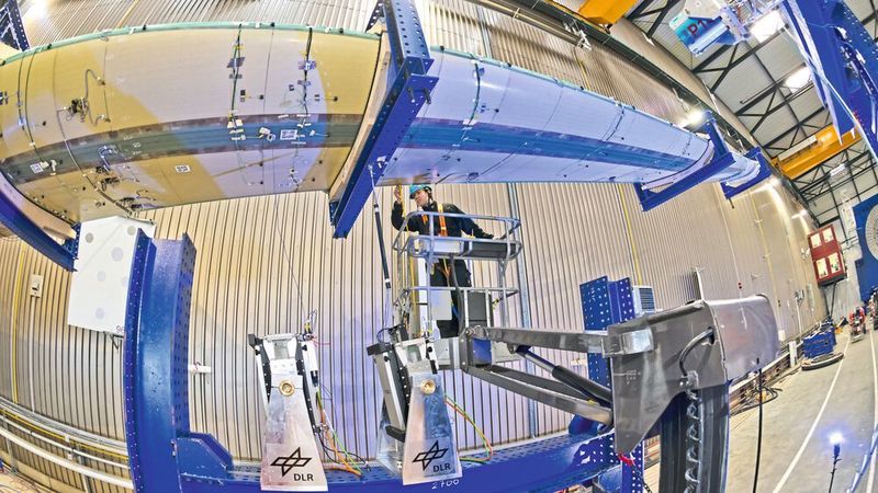 Schwingungstests am Windkraft-Rotorblatt Demoblade. (Jan Vetter / DLR)
