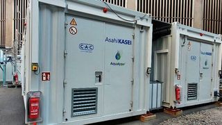Die Anlage besteht aus vorgefertigten Modulen mit der eigentlichen Wasser-Elektrolyse sowie einer Wasserstoff-Kompressions- und Wasserstoff-Reinigungsanlage. Aus dem produzierten Wasserstoff soll - zusammen mit CO2 aus Kraftwerksabgasen - Dimethylether (DME) hergestellt werden, das als synthetischer Kraftstoff genutzt werden kann.  (CAC)